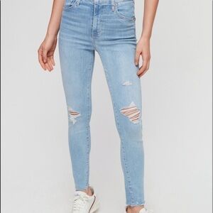 LEVI’S PREMIUM Mile High women’s distressed jeans light wash 5 pockets size 28